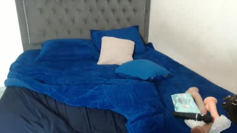 Snapshot of vannsexporn chatting on December 2024 03:25:01 AM Vannesa online show from December 2024 03:25:01 AM