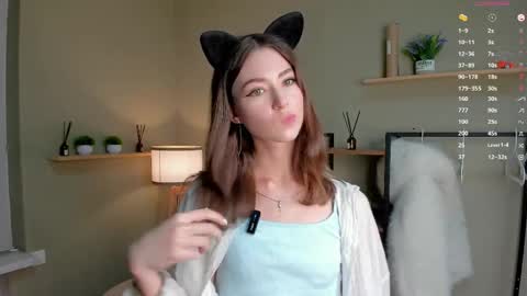 Snapshot of vanvanvibe chatting on May 2026 04:36:02 PM Charline online show from May 2026 04:36:02 PM