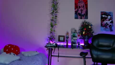 Vayolett online show from December 2024 05:58:01 PM