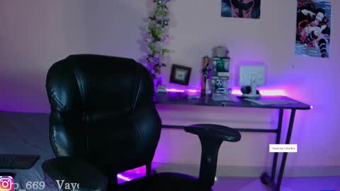 Vayolett online show from January 2025 02:02:02 PM