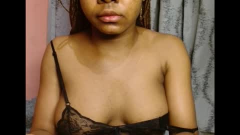 Snapshot of vee62 chatting on February 2026 12:28:02 AM vee62 online show from February 2026 12:28:02 AM