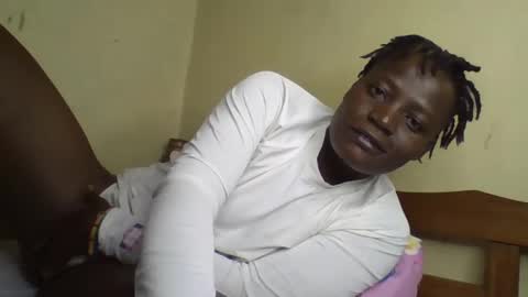 Snapshot of vee_tommy chatting on January 2025 12:33:01 AM Vee tommy online show from January 2025 12:33:01 AM