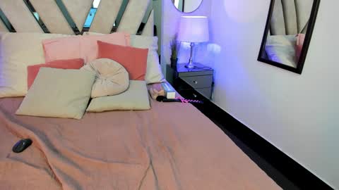 Vee Simons online show from January 2025 04:43:02 PM