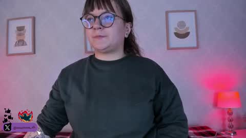 Vee Simons online show from September 2025 07:47:01 PM