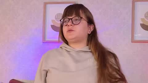 Vee Simons online show from October 2025 07:46:02 PM