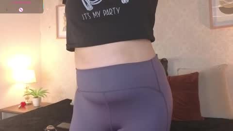 Vee Simons online show from November 2025 07:45:02 PM