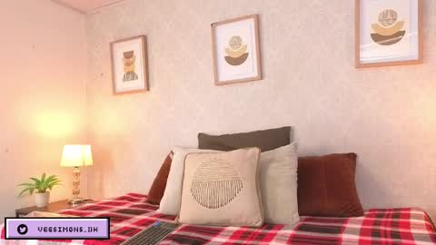Vee Simons online show from April 2026 08:57:02 PM