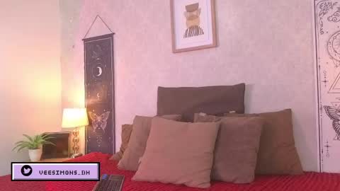 Vee Simons online show from June 2026 08:14:02 PM