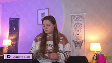 Vee Simons online show from June 2026 07:36:01 PM