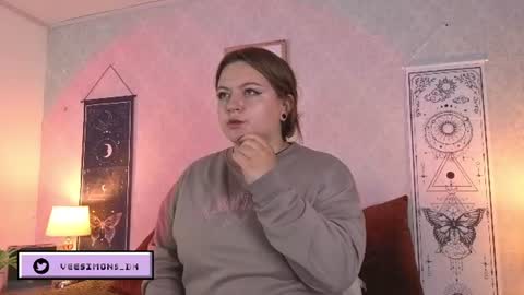 Vee Simons online show from June 2026 08:00:02 PM