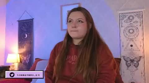 Vee Simons online show from June 2026 07:44:02 PM