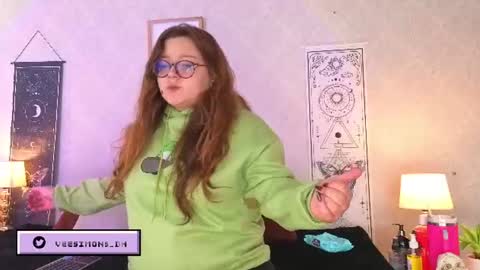 Vee Simons online show from June 2026 08:08:01 PM