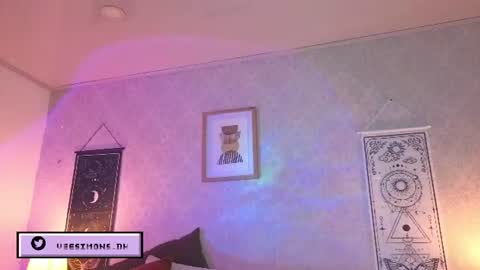 Vee Simons online show from June 2026 07:47:01 PM