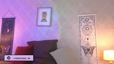 Vee Simons online show from July 2026 07:40:02 PM