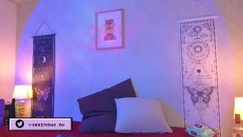 Vee Simons online show from July 2026 07:52:01 PM