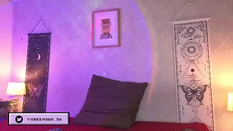 Vee Simons online show from July 2026 07:49:01 PM