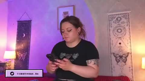 Vee Simons online show from July 2026 08:11:02 PM