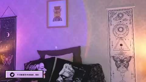 Vee Simons online show from July 2026 09:03:02 PM