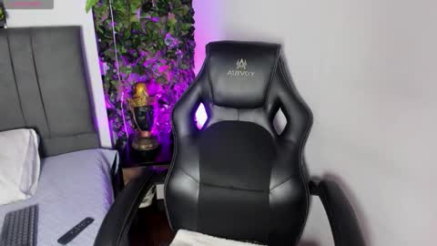 Isabella online show from October 2025 08:17:01 PM