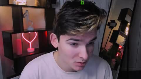 Snapshot of veldi_to chatting on December 2025 07:21:01 PM veldi_to online show from December 2025 07:21:01 PM