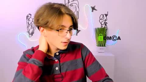 Snapshot of veldi_to chatting on December 2025 09:51:02 AM veldi_to online show from December 2025 09:51:02 AM