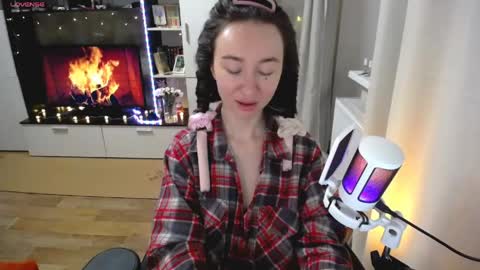 Veleska online show from May 2026 09:00:01 PM