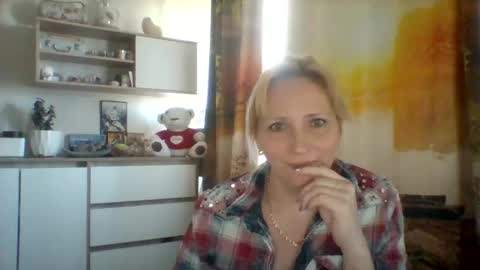velka_raspberry online show from May 2026 08:19:02 AM