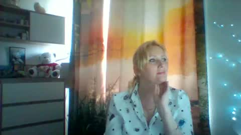 velka_raspberry online show from May 2026 01:06:01 PM