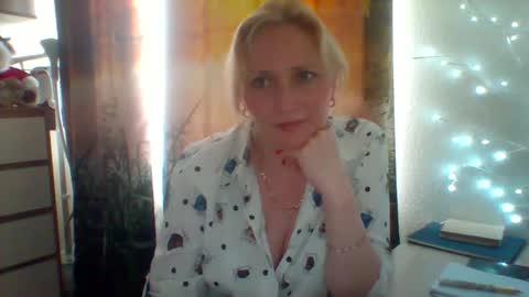 velka_raspberry online show from May 2026 03:19:01 PM