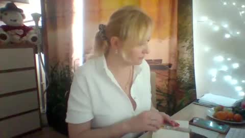 velka_raspberry online show from June 2026 12:52:02 PM