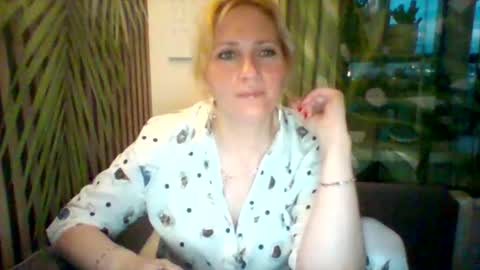 velka_raspberry online show from June 2026 08:14:02 PM