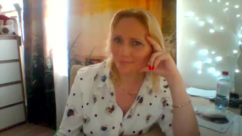 velka_raspberry online show from June 2026 11:21:01 AM