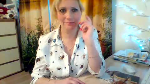 velka_raspberry online show from June 2026 04:41:01 PM