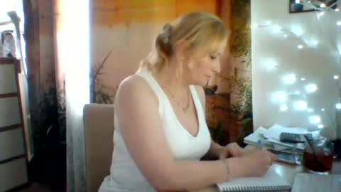 velka_raspberry online show from June 2026 09:12:01 AM