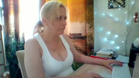 velka_raspberry online show from July 2026 03:32:02 PM