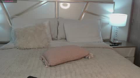 veluna_ online show from July 2026 12:29:01 PM