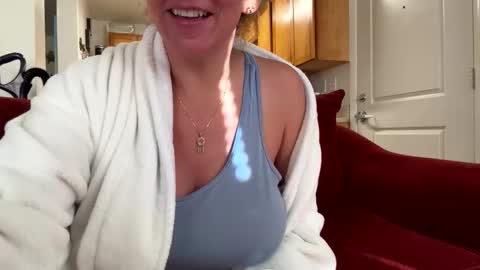 Snapshot of velvet81611 chatting on December 2025 05:31:02 PM Velvet online show from December 2025 05:31:02 PM