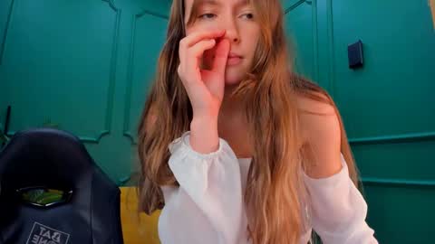 Snapshot of velvet_cherry chatting on December 2024 06:44:01 PM velvet_cherry online show from December 2024 06:44:01 PM