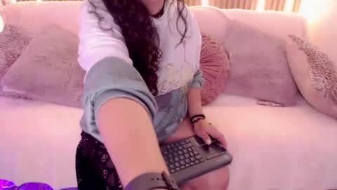 Emma Curly online show from May 2026 12:32:01 PM