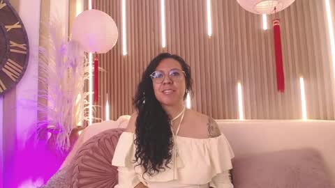 Emma Curly online show from May 2026 12:23:02 PM