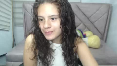 velvet_moon_v online show from September 2025 01:02:02 PM