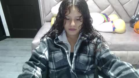 velvet_moon_v online show from October 2025 02:24:02 PM