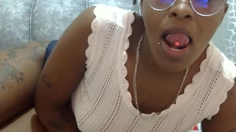 Snapshot of velvet_temptress chatting on December 2024 07:05:01 AM velvet online show from December 2024 07:05:01 AM