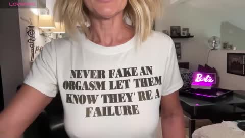 VelvetBarbie online show from March 2025 09:03:01 PM