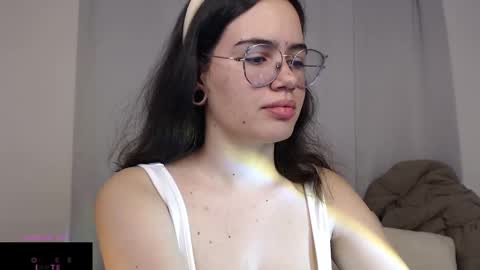 Snapshot of velvetcrystal chatting on March 2025 03:35:01 AM Crystal PVT OPEN online show from March 2025 03:35:01 AM