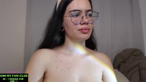 Snapshot of velvetcrystal chatting on March 2025 06:40:02 AM Crystal PVT OPEN online show from March 2025 06:40:02 AM