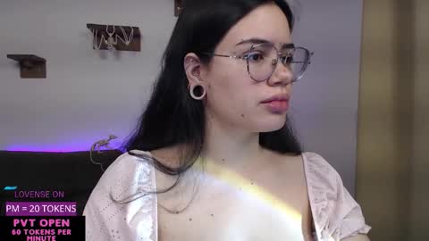 Snapshot of velvetcrystal chatting on October 2025 04:41:02 AM Crystal PVT OPEN online show from October 2025 04:41:02 AM