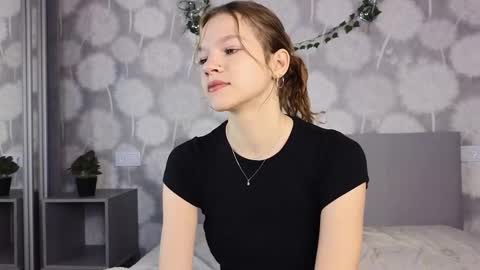 Snapshot of velvetrisque chatting on November 2025 06:23:01 AM Kelly online show from November 2025 06:23:01 AM