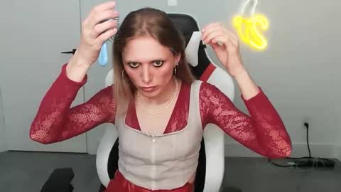 Snapshot of velvettgirl chatting on February 2026 08:35:01 PM VelvetTGirl online show from February 2026 08:35:01 PM