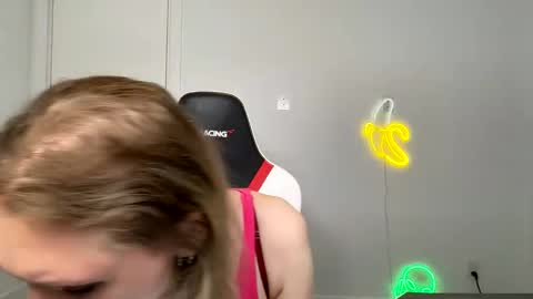 Snapshot of velvettgirl chatting on February 2026 03:07:01 PM VelvetTGirl online show from February 2026 03:07:01 PM